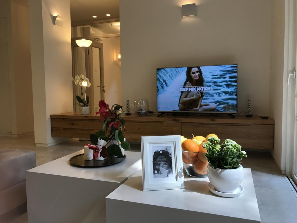 Luxurious By The Beach Apartment With Garden Tel Aviv Exterior foto